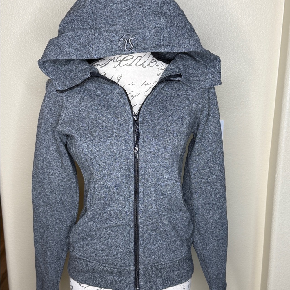 Lululemon Scuba Full-zipped Hoodie in a heathered grey like new. - Picture 2 of 6